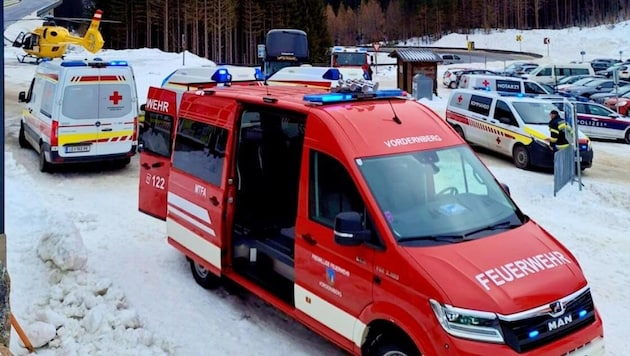 Auch der Notarzthubschrauber war bei dem Einsatz Freitagvormittag am Präbichl vor Ort. (Bild: FF Vordernberg)