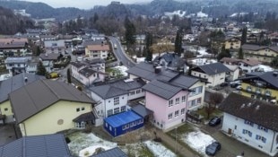 Krabbelgruppe, Kindergarten, Turnsaal und Schule sind nebeneinander im Zentrum. (Bild: Tschepp Markus)