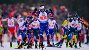 Felix Leitner, Simon Eder, David Komatz und Patrick Jakob kamen am Freitag über 4 x 7,5 km mit 2:41,1 Minuten Rückstand auf Rang acht (Bild: AFP/APA/Tobias SCHWARZ)