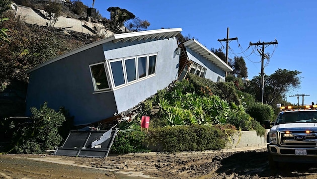 Dieses Haus in Los Angeles wurde weggespült. Die Bewohner waren schon evakuiert und blieben unverletzt. (Bild: FREDERIC J. BROWN)