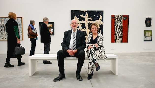 Große Leidenschaft für Kunst: Die Wienerin Brigitte Löw-Radeschnig und Heinz Josef Angerlehner, der „Hausherr“ im Museum in Thalheim bei Wels. (Bild: Wenzel Markus/Markus Wenzel)