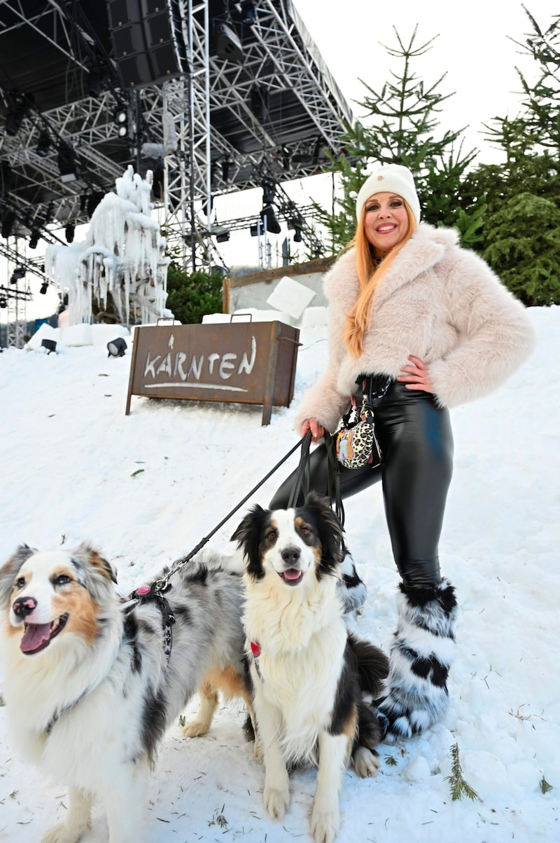 Die „kleine Maus“ Hannah reiste mit zwei ihrer fünf Hunde an. (Bild: Evelyn Hronek)