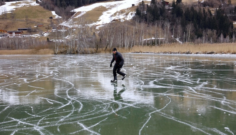 Blick zurück: Der Zeller See ist derzeit nicht freigegeben (Bild: Roland Hölzl)