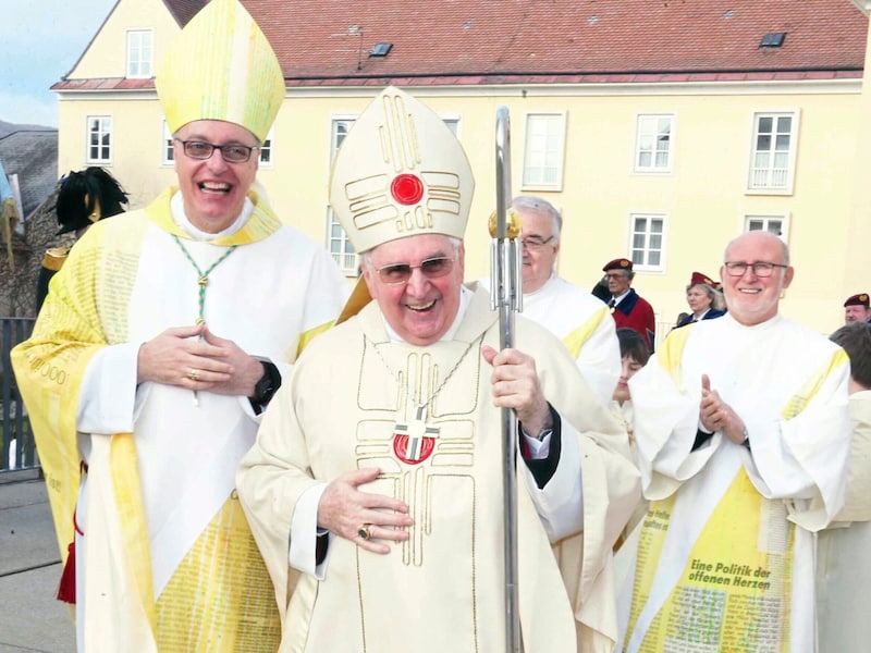 Iby war von 1993 bis 2010 in Amt und Würden. Dann folgte ihm Diözesanbischof Ägidius Zsifkovics nach (links). (Bild: Diözese Eisenstadt)