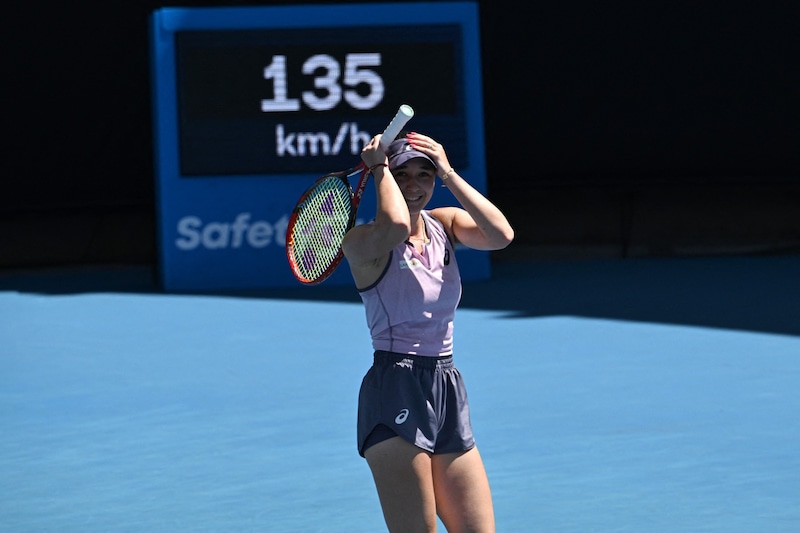 Eva Lys glaubt‘s nicht – aber sie steht im Achtelfinale der Australian Open. (Bild: AFP)