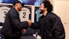 David Alaba (links) begrüßt Marcelo im Real-Kosmos. (Bild: Instagram.com/marcelotwelve)