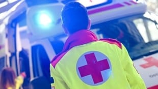 Die Rettung brachte das schwer verletzte Opfer ins Klinikum.