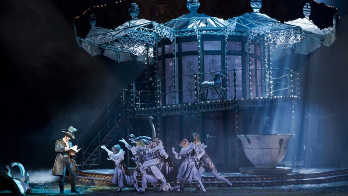 Maximilian Mayer takes to the operetta stage as the poet Cervantes