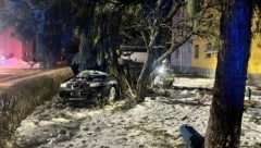 Am Auto des Bekannten entstand Totalschaden. (Bild: feuerwehr saalfelden)