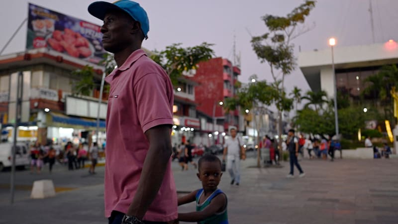 Migranten in Mexiko: Während Trump hart gegen Einwanderer vorgehen will, setzen Banden vermehrt auf Drohungen, Erpressung und Ausbeutung von Menschen in Not. (Bild: APA/AFP/ALFREDO ESTRELLA)