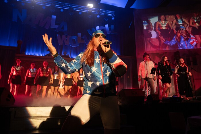Some vocal numbers are also presented on stage. 
