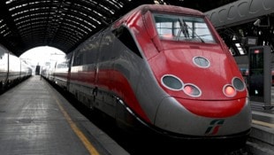 Auf einer Bahnlinie in Venetien wurde ein Fahrradschloss gefunden. Die italienische Bahn vermutet Sabotage. (Symbolbild) (Bild: APA/AFP/GABRIEL BOUYS)