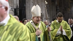 Wem wird Kardinal Christoph Schönborn Bischofsstab und Bischofsmütze weiterreichen? Mit dem neuen Kirchenoberhaupt, Papst Leo XIV., könnte die Entscheidung nun rasch fallen – der „Löwe“ war ja quasi Bischofs-Scout. (Bild: Imre Antal)