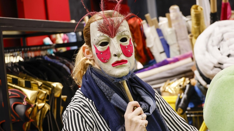 Prices for small masks start at just one euro. (Bild: Tschepp Markus)