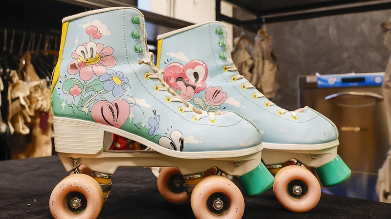 Roller skates from the musical "Xanadu" (Bild: Tschepp Markus)