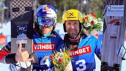 Der 44-jährige Andreas Prommegger (rechts) hat in Bansko (Bulgarien) den Parallel-Riesentorlauf in einem rein österreichischen Finale gegen Benjamin Karl gewonnen. (Bild: APA/SNOWBOARD AUSTRIA)