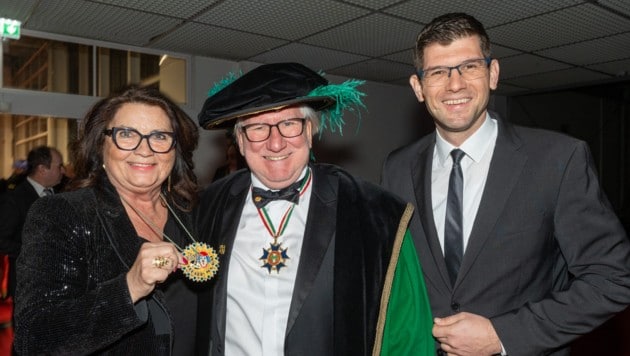 Elisabeth Scheucher und Martin Gruber mit Stadtrichter Hans Repnig. (Bild: Dieter Arbeiter)