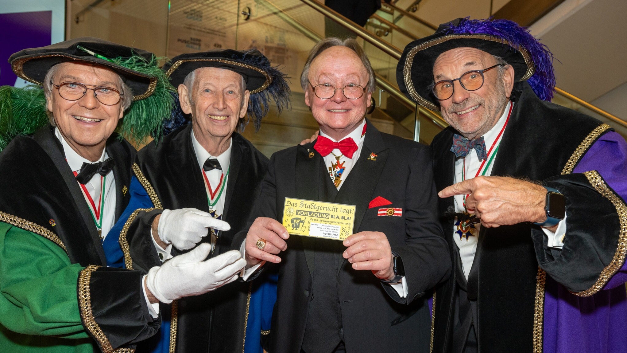 Helmut Binter, langjähriger Akteur beim Villacher Fasching und Darsteller bei der Weißensteiner Theatergruppe Spektakel, ließ sich die Premiere der Klagenfurter Stadtrichter nicht entgehen. (Bild: Dieter Arbeiter)