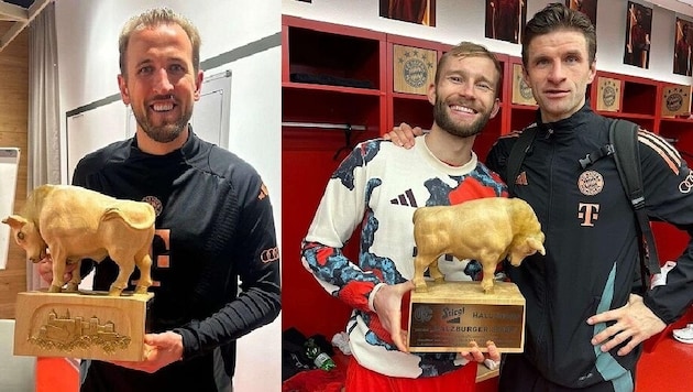 Harry Kane (l.), Konny Laimer and Thomas Müller (r.) with the "Salzburg Bull" (Bild: zVg)