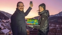 Stefan Wallner (Uni Wien) und Gabriele Trinker (Geschäftsführerin Naturpark Sölktäler) messen regelmäßig die Lichtverschmutzung in der Region. (Bild: Juergen Fuchs)