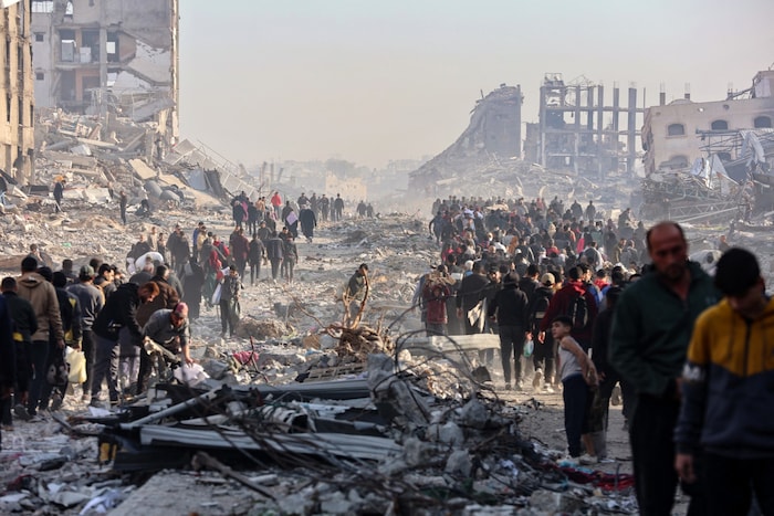 Mass migration back to the devastated north.