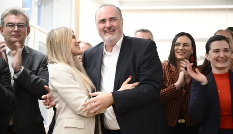 So sehen Sieger aus: Hans Peter Doskozil (SPÖ) und seine Frau Julia (Bild: Antal Imre)