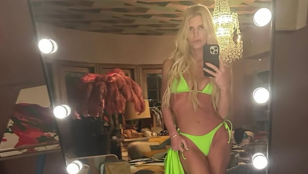 Jessica Simpson also likes to show off her slimmed-down figure on Instagram. An insider has now suggested that the singer's new curves could also have something to do with the end of her marriage to Eric Johnson. (Bild: instagram.com/jessicasimpson)