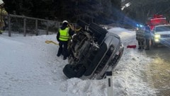 Das Auto überschlug sich – die Unfallursache ist noch unbekannt. (Bild: FF Tweng)