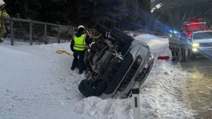 Das Auto überschlug sich – die Unfallursache ist noch unbekannt.