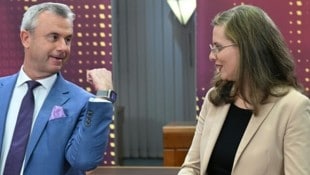 FPÖ-Spitzenkandidat Norbert Hofer muss sein Landeshauptmann-Träume begraben, Grünen-Landessprecherin Anja Haider-Wallner will mitregieren. (Bild: APA/HELMUT FOHRINGER)