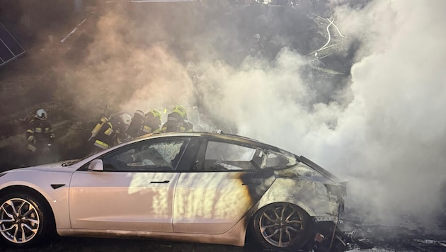 Die Feuerwehren konnten das Feuer unter Kontrolle bringen. (Bild: FF Millstatt)