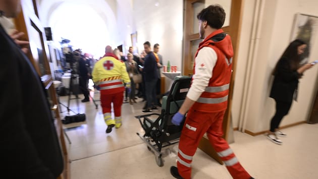 Rettungseinsatz im Landhaus in Eisenstadt – die „Krone“ kennt die Hintergründe. (Bild: Imre Antal)