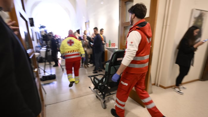 Aufregung im Landhaus am Rande der Wahlberichterstattung
