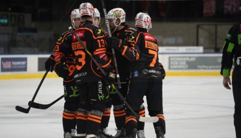 Die 99ers jubelten über ein 8:3 gegen Asiago. (Bild: Marlene Borkenstein)