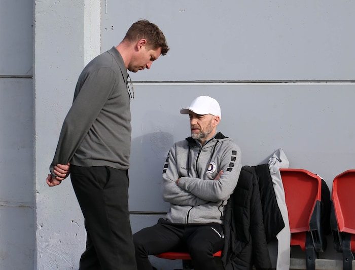 Wirtschaftsboss Jaekel (li.) kämpft um die Lizenz, Sportchef Gorenzel macht „Hinti“ nun Sorgen.