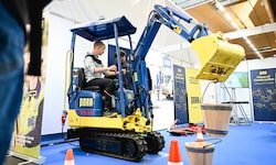 Bei der Jugend&amp;Beruf-Messe in Wels können viele Jugendliche etwas ausprobieren – das ...