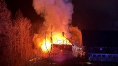 Das Wohnhaus war nicht mehr zu retten. (Bild: Freiwillige Feuerwehr Tragöß)