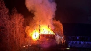 Das Wohnhaus war nicht mehr zu retten. (Bild: Freiwillige Feuerwehr Tragöß)