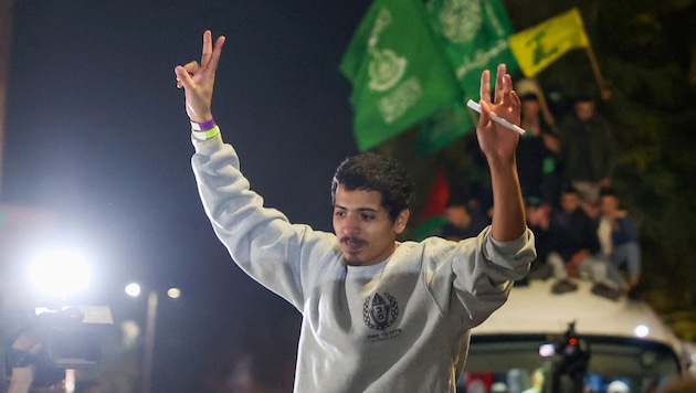 A Palestinian ex-prisoner celebrates his release in the West Bank. (Bild: AFP/Zain Jaafar)