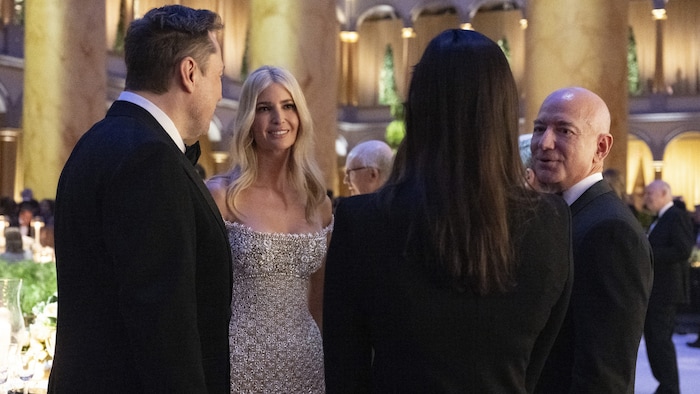 Elon Musk und Jeff Bezos im Gespräch mit Ivanka Trump