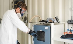Vom Rohstoff zum Rohstoff: In drei Schritten werden die Batterien neu aufbereitet.