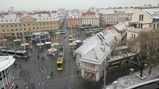 Wenn schon kein „echter“ Schnee kommt, sorgt zumindest Industrieschnee für Winterstimmung in Graz. (Bild: Jauschowetz Christian)