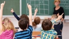 Bleibt noch genug Zeit für die Kinder? Ein Entlastungspaket für die Schulen soll jetzt gar nicht erst kommen. (Bild: Honorar)