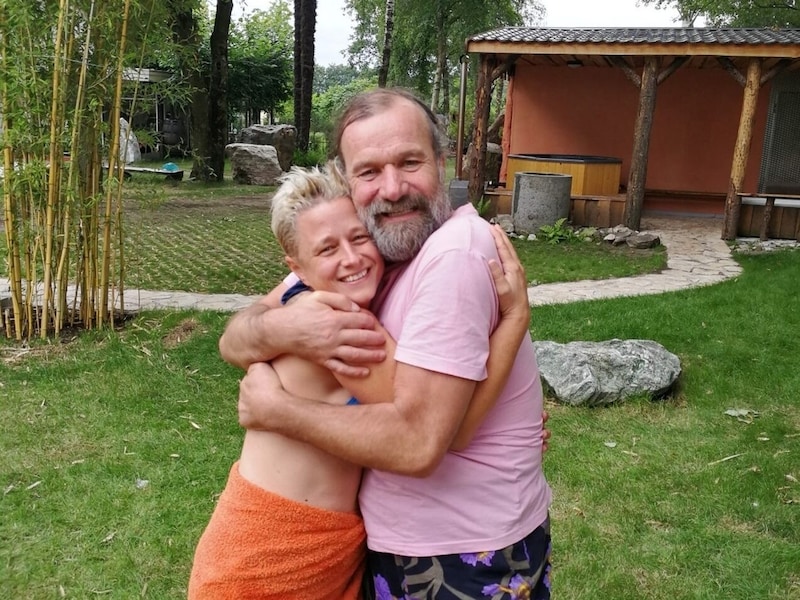 Sonja Flandorfer mit „The Iceman“ Wim Hof. (Bild: privat)