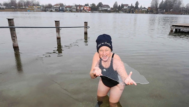 Im Winter gehört der Neufelder See quasi ihr allein: „Eislady“ Sonja Flandorfer. (Bild: Reinhard Judt)