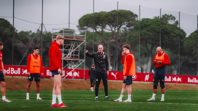 Thomas Letsch (center) in Portugal. (Bild: FC Red Bull Salzburg)