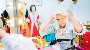 Auf den Spuren von Adeligen wandeln Kinder auf Schloss Hof (Bild: © Astrid Knie)