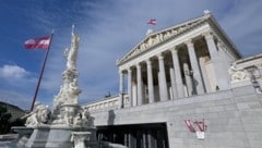 Die Gespräche finden unter anderem im Parlament in Wien statt. (Bild: ROLAND SCHLAGER)