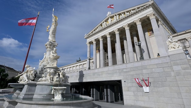 Die Gespräche finden unter anderem im Parlament in Wien statt. (Bild: ROLAND SCHLAGER)