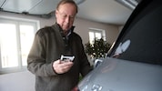 Reinhold List lud dieser Tage sein Hybrid-Auto in Kirchberg am Wechsel in Niederösterreich auf. ...